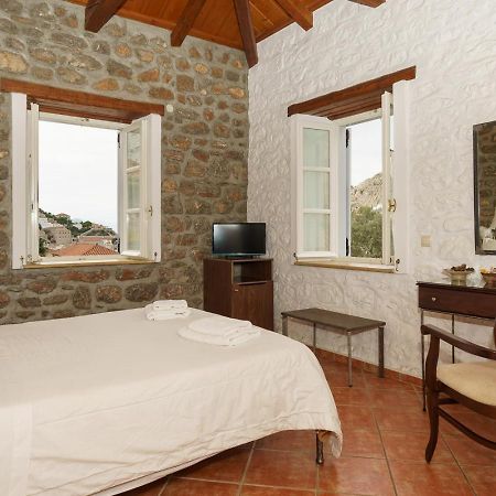Nereids Guesthouse هيدرا المظهر الخارجي الصورة