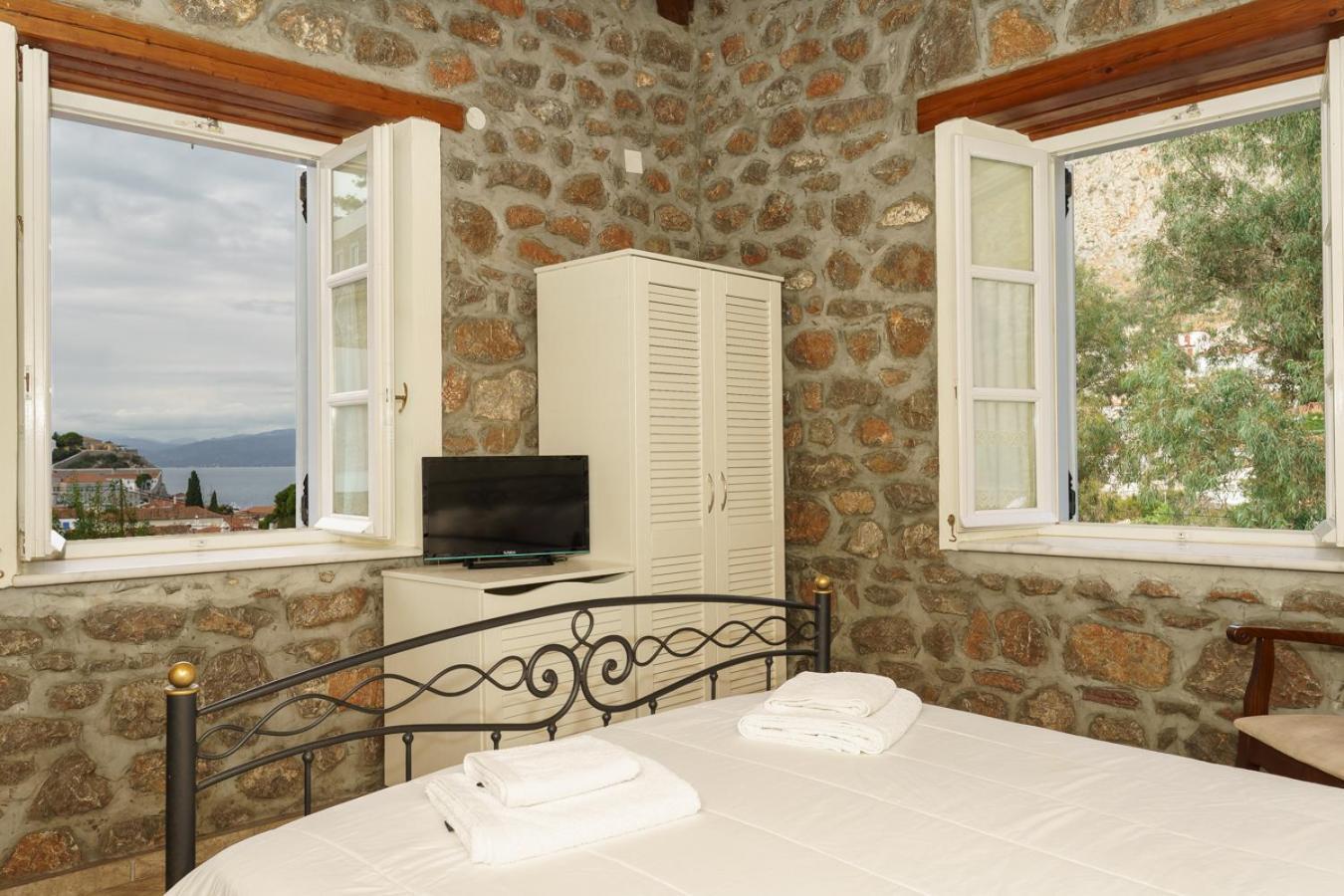 Nereids Guesthouse هيدرا المظهر الخارجي الصورة